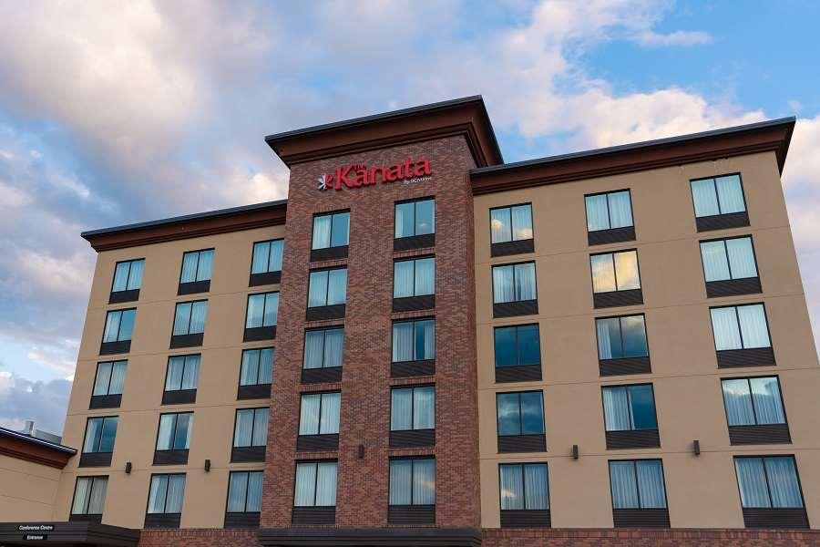 Hotel Kelowna & Conference Centre Экстерьер фото