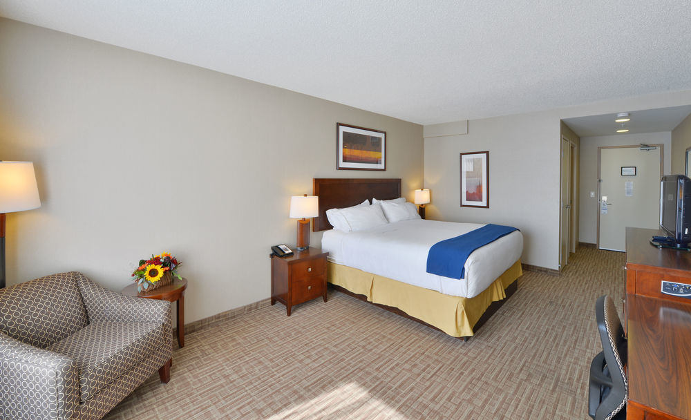 Hotel Kelowna & Conference Centre Экстерьер фото