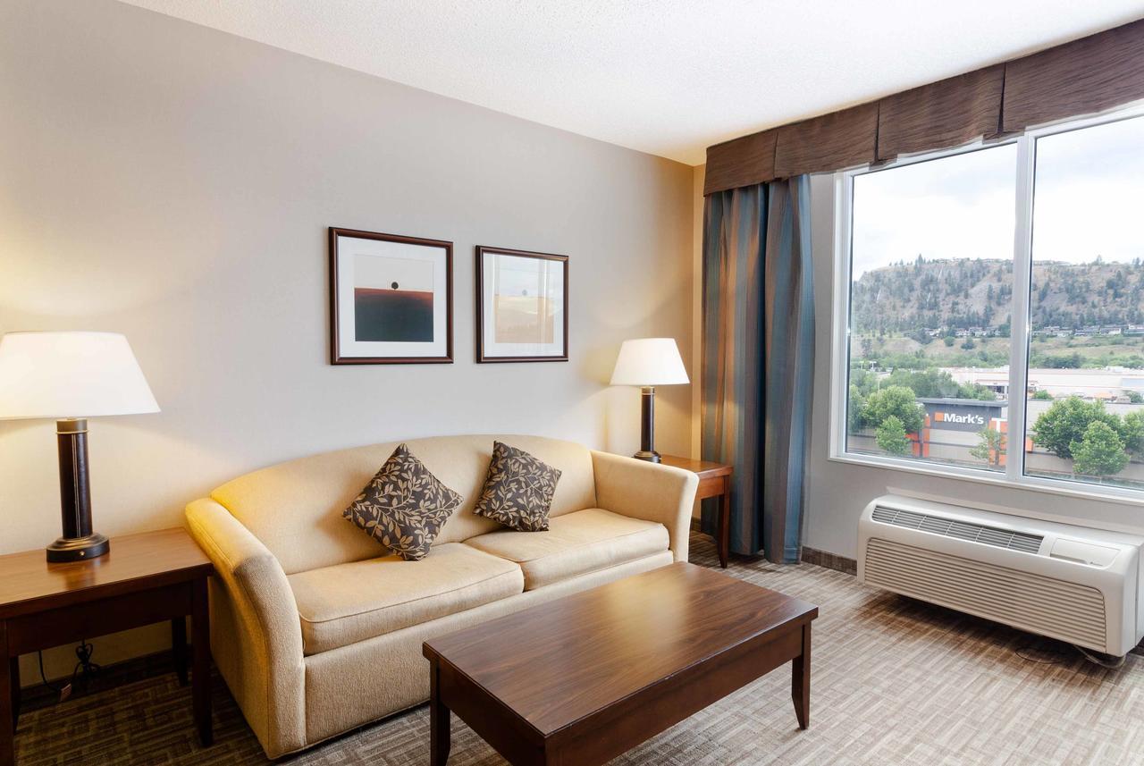 Hotel Kelowna & Conference Centre Экстерьер фото